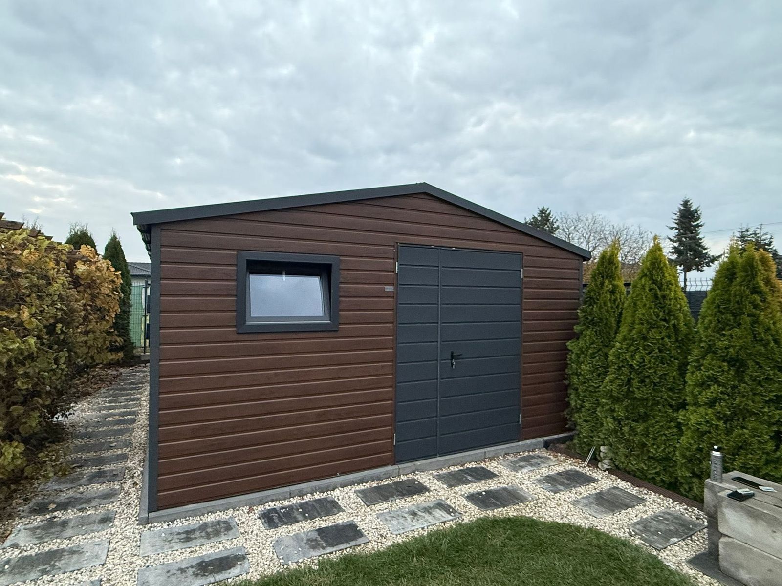 Domek Ogrodowy 4,5×7,5 Drewnopodobny Orzech